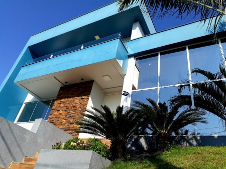 Casa 3 dormitórios c/ suíte master e piscina Bairro Montanha - Lajeado RS