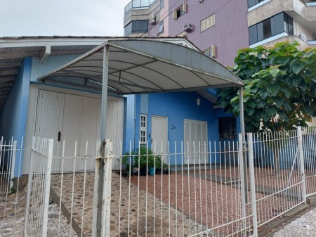 Casa 4 dormitórios c/ suíte e AMPLO PÁTIO Bairro São Cristóvão - Lajeado - RS