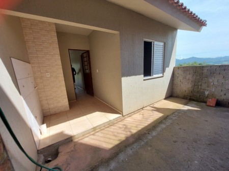 Casa de 2 dormitórios COM PÁTIO Bairro Igrejinha - Lajeado - RS