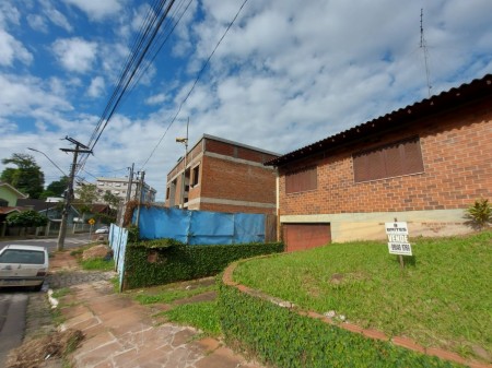Casa em terreno de 1.093,70 m² Bairro Americano - Lajeado - RS