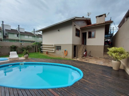Casa SEMI MOBILIADA 3 dormitórios com suíte e piscina Bairro Universitário - Lajeado - RS