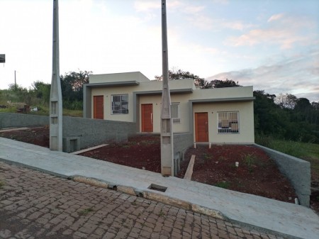 Casas Geminadas 2 dormitórios - CASA VERDE AMARELA Bairro Conventos - Lajeado - RS
